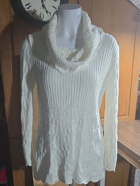 Cozy Cream Cable-Knit Cowl Neck Sweater Believe Size M. NO Tag.